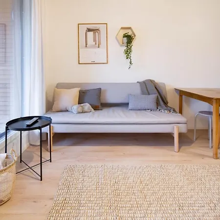 Lovely Scandinavian Near Airport アパート ヴァンター